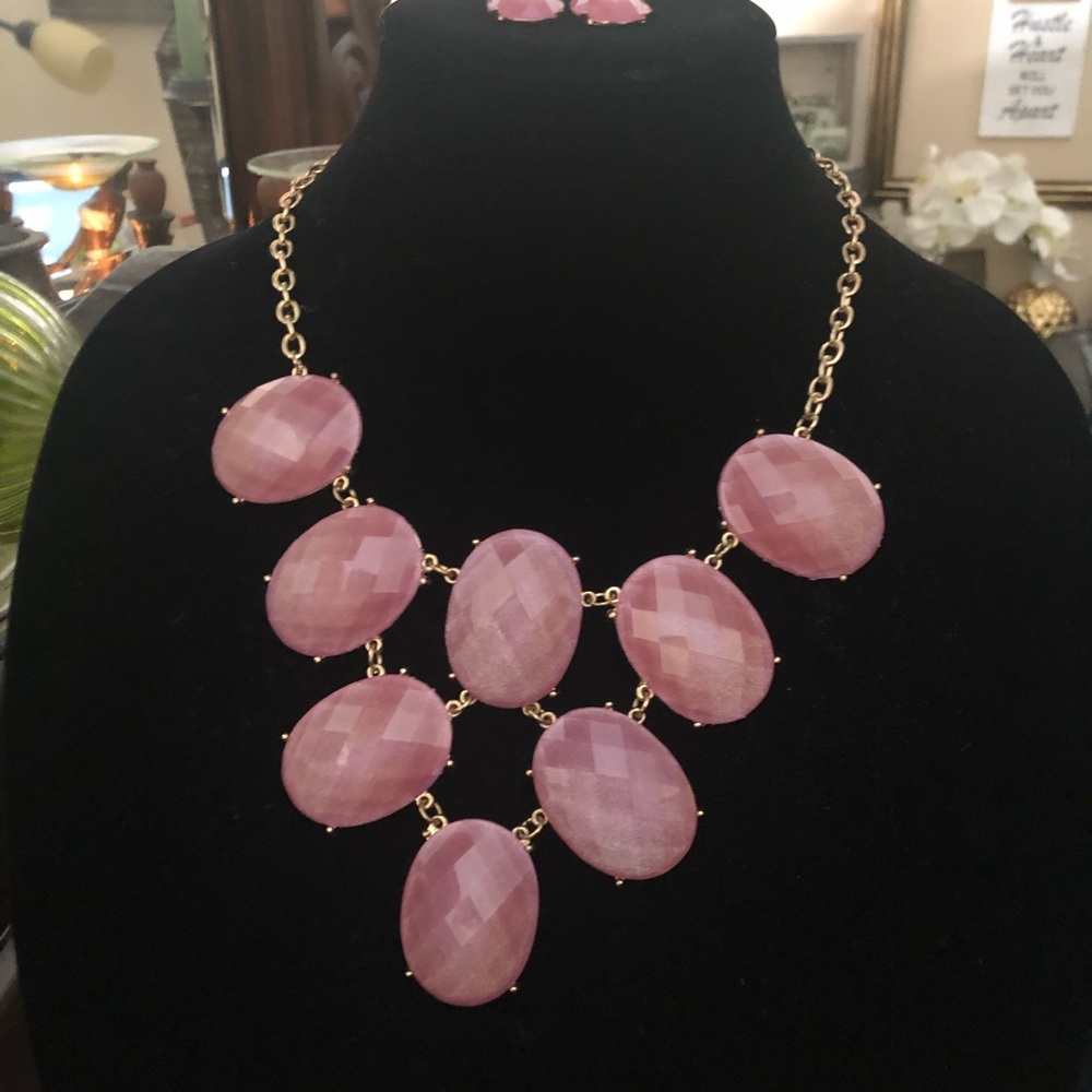 NWOT Necklace with matching earrings